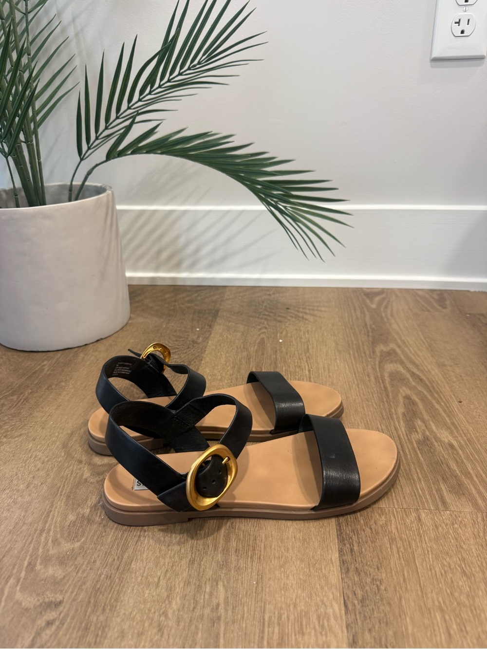 STEVE MADDEN sandals 9 - Picture 6 of 7